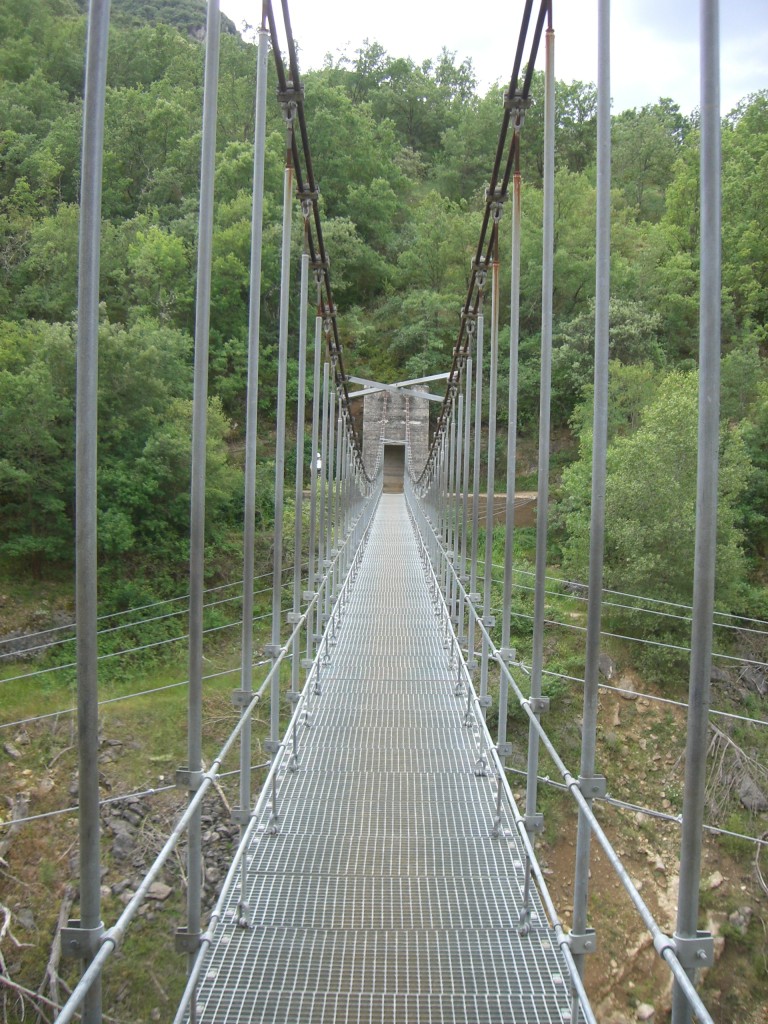 montrebei 3-puente-colgante-barranco-fondo Excursiones por Huesca